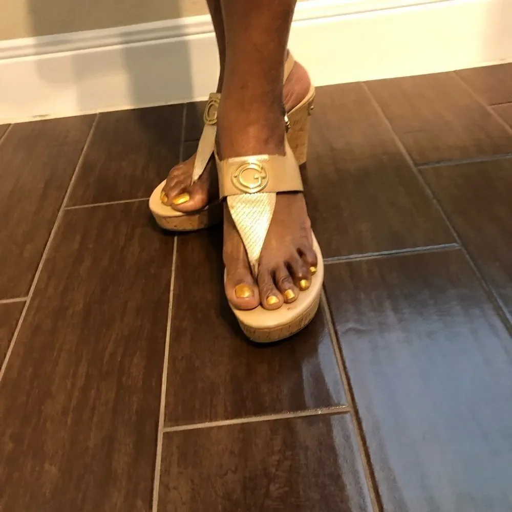 Guess women’s wedges